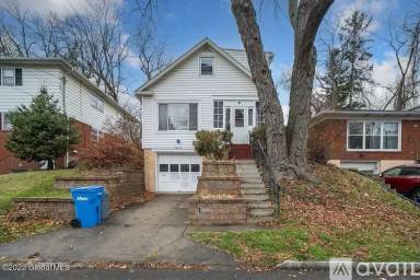 Main picture of 36 Daytona Ave