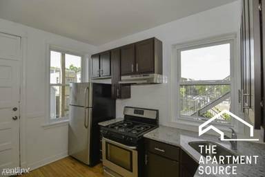 Main picture of 821 W Newport Ave