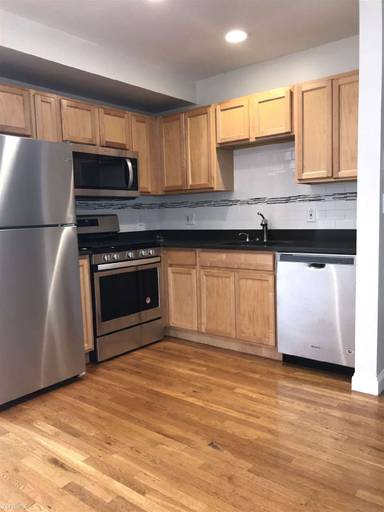Main picture of 393 W Broadway
