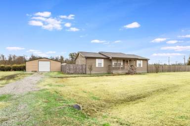 Main picture of 124 Cobblestone Rd