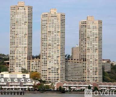 Main picture of 7004 Boulevard E