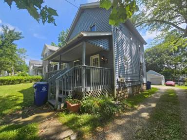 Main picture of 449 S Prospect St
