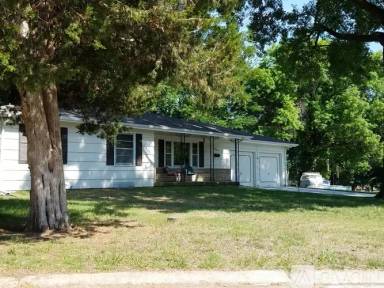 Main picture of 10808 Lewis Ave