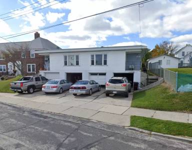 Main picture of 410 N Lake St