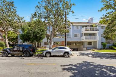 Main picture of 230 S Madison Ave