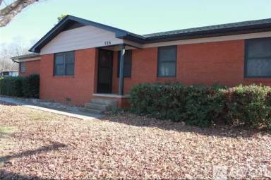 Main picture of 526 N Green Ave