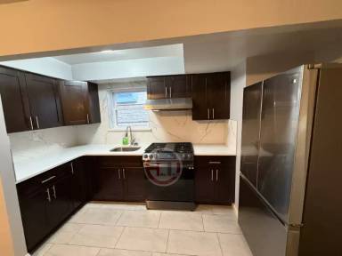 Main picture of 3220 Colden Ave