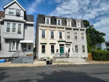 Main picture of 137 S 12th St