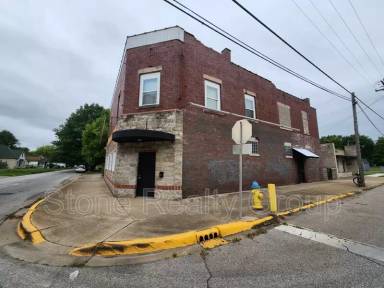 Main picture of 1668 Locust St
