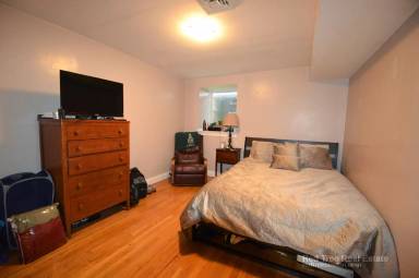 Main picture of 2 High Rock Way