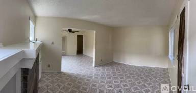 Main picture of 4514 E 57th St