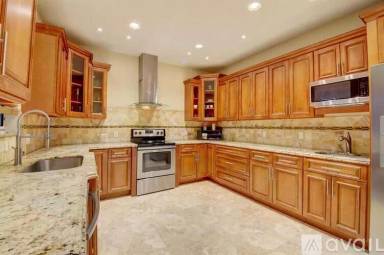 Main picture of 117 NW 8th St