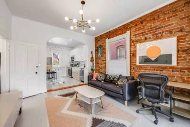 Main picture of 2477 W Argyle Pl