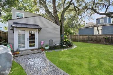 Main picture of 5828 Clara St