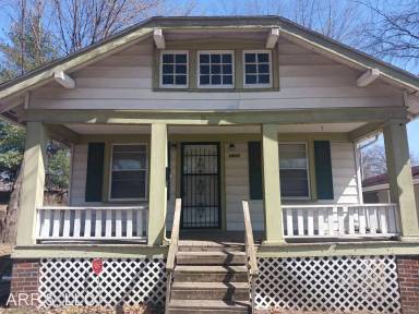 Main picture of 1901 S Willow Ave