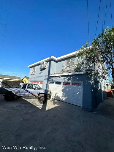 Main picture of 8615 Grape St