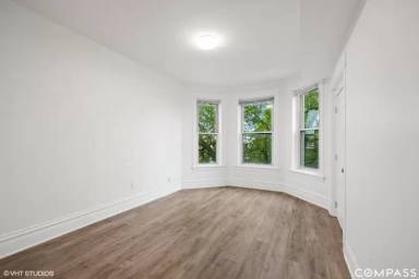 Main picture of 2337 W Superior St
