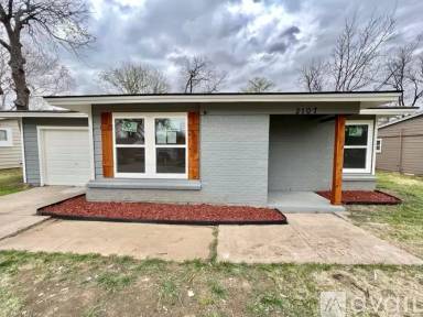Main picture of 2107 Hedgerow St