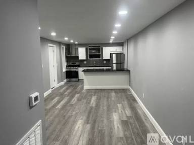 Main picture of 342 S George St