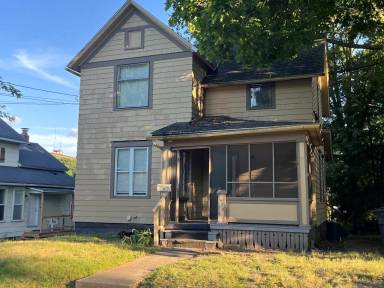 Main picture of 498 Gage St