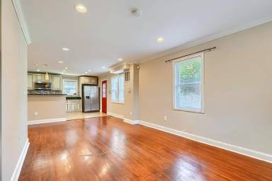 Main picture of 6110 Everall Ave