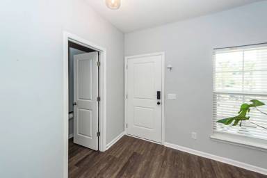 Main picture of 1683 Valley Oak Rd