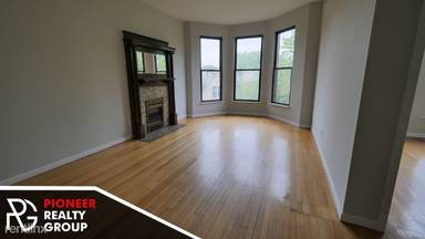 Main picture of 627 W Oakdale Ave