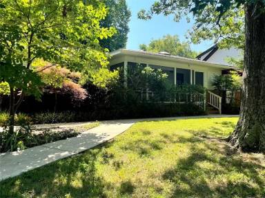 Main picture of 1214 N Shady Ln