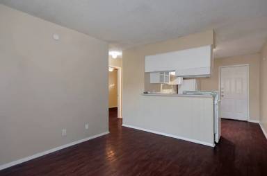 Main picture of 1243 N Lbj Dr