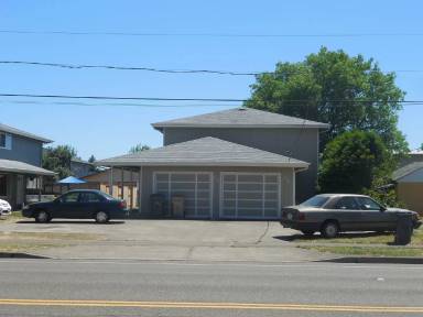 Main picture of 570 NW Walnut Blvd