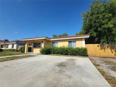 Main picture of 3104 Tarpon Dr