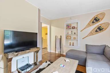 Main picture of 505 N Grand Ave