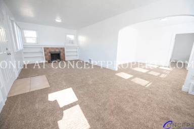 Main picture of 260 W Ardmore Pl
