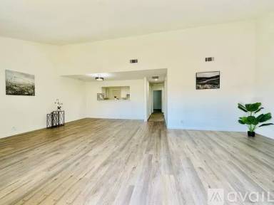 Main picture of 512 W Imperial Ave