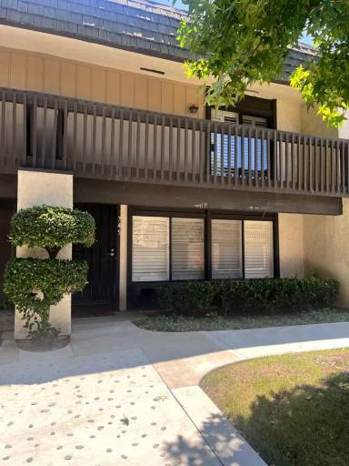 Main picture of 745 Knollwood Ln