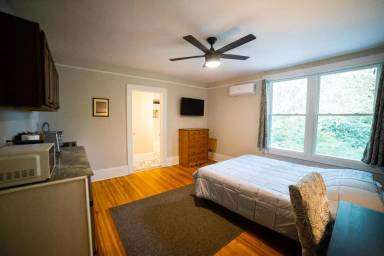 Main picture of 801 E Marion St