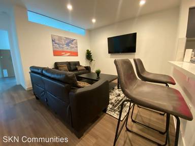 Main picture of 409 N Hayworth Ave