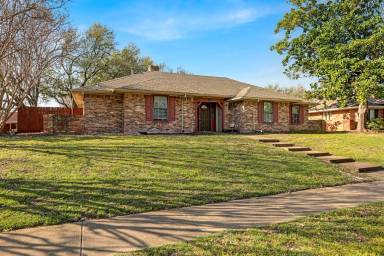 Main picture of 1904 Papeete Dr