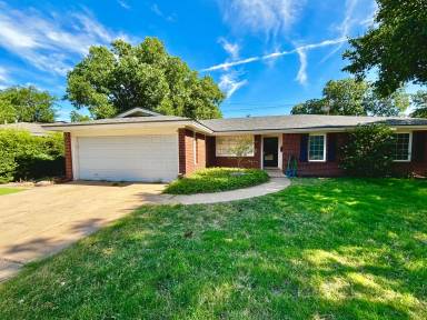 Main picture of 4208 64th St