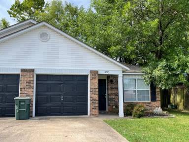 Main picture of 695 W Beck Dr