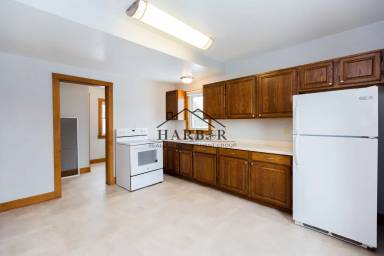 Main picture of 27 8th St NW
