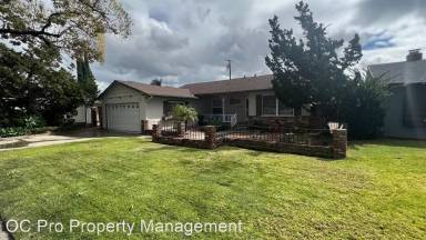 Main picture of 614 E Hoover Ave