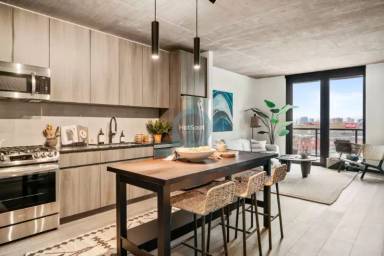 Main picture of 1450 W Randolph St