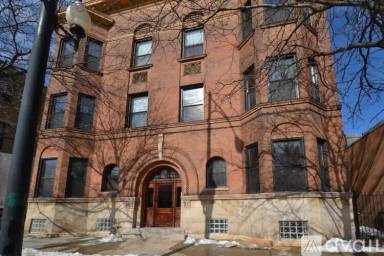 Main picture of 1756 W Montrose Ave