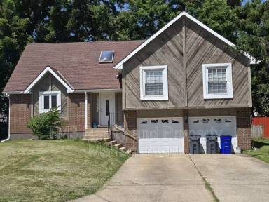 Main picture of 15000 S Locust St