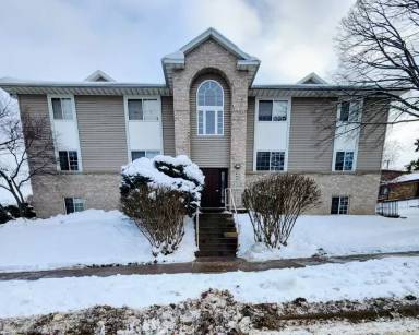 Main picture of 450 Peterson St