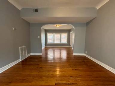Main picture of 439 E 111th Pl