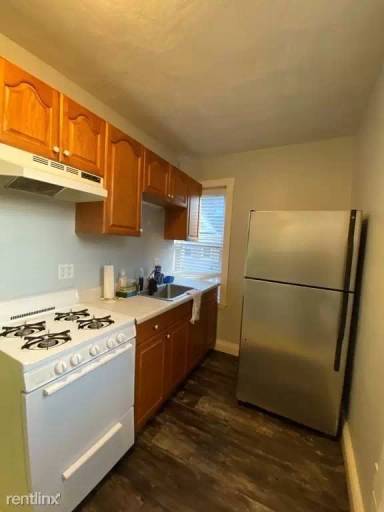 Main picture of 100 Elm St