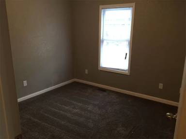 Main picture of 1255 1/2 S Main St