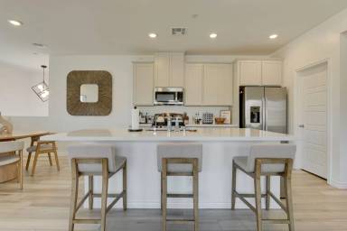 Main picture of 600 N Carriage Hl Dr